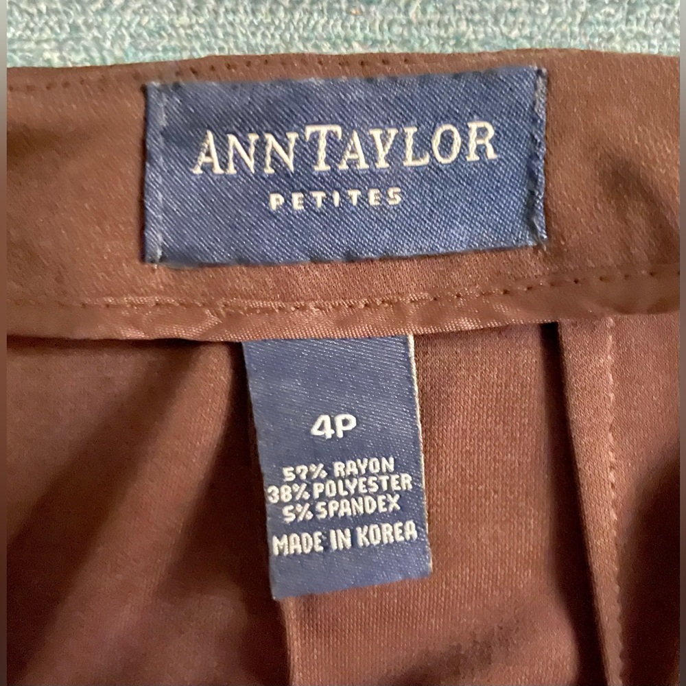 Ann Taylor Chocolate Brown Knee Length Skirt.  Sz 4P. Back Zip. Side Slits. - Picture 3 of 5